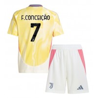 Camisa de Futebol Juventus Francisco Conceicao #7 Equipamento Secundário Infantil 2024-25 Manga Curta (+ Calças curtas)